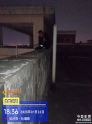 領(lǐng)威保安顯身手 縱身一躍護(hù)平安